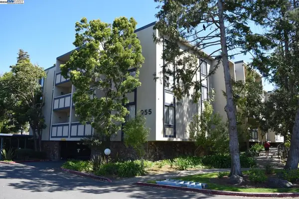 955 Shorepoint Ct #110, Alameda, CA 94501