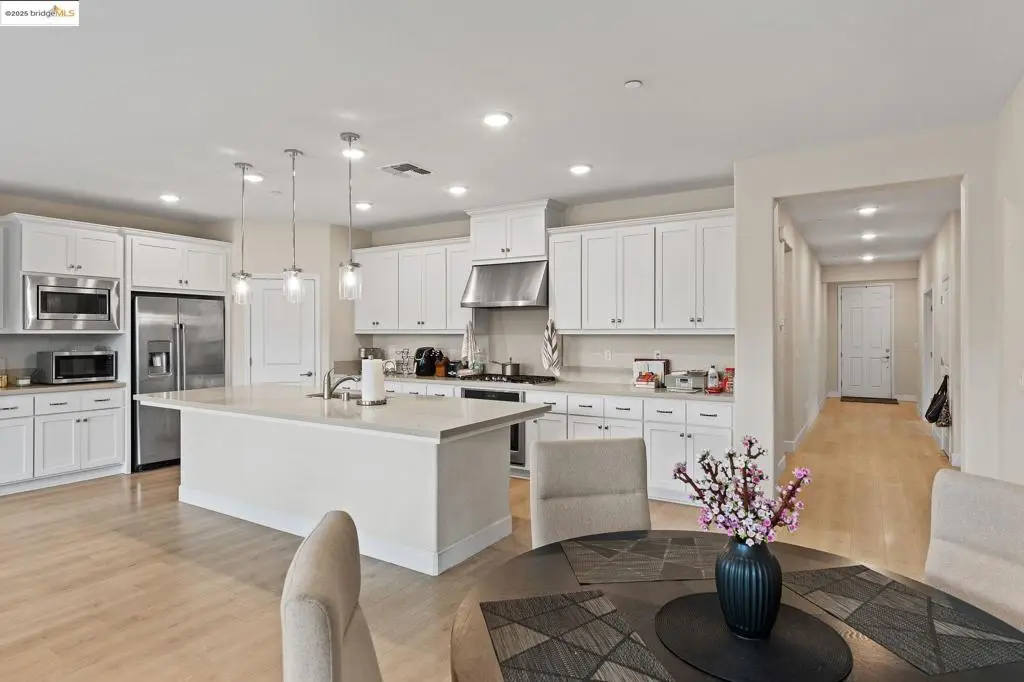 1052 Camborne Dr, Manteca, CA 95336 - Image #1