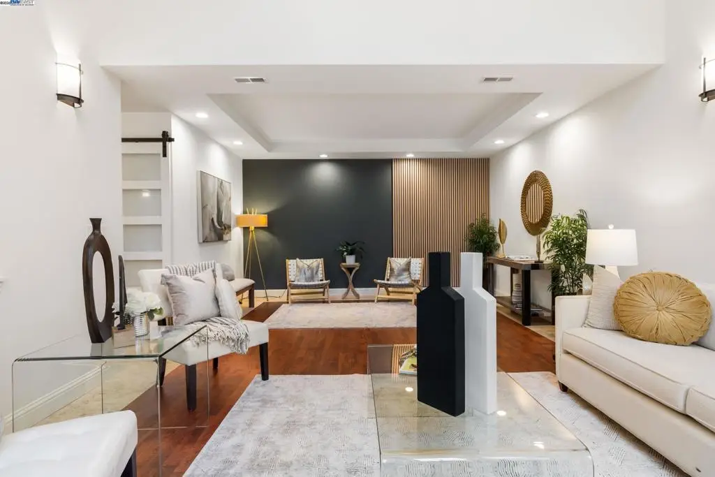 6440 Longcroft Dr, Oakland, CA 94611 - Image #1