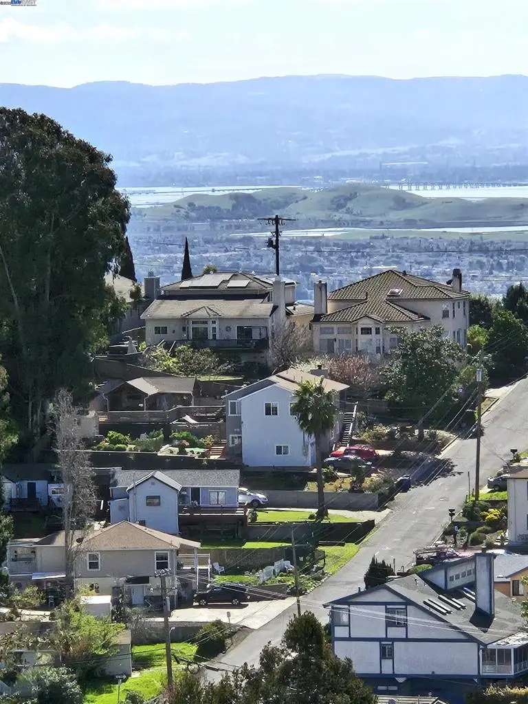 0 Chronicle, Hayward, CA 94542 - Image #2