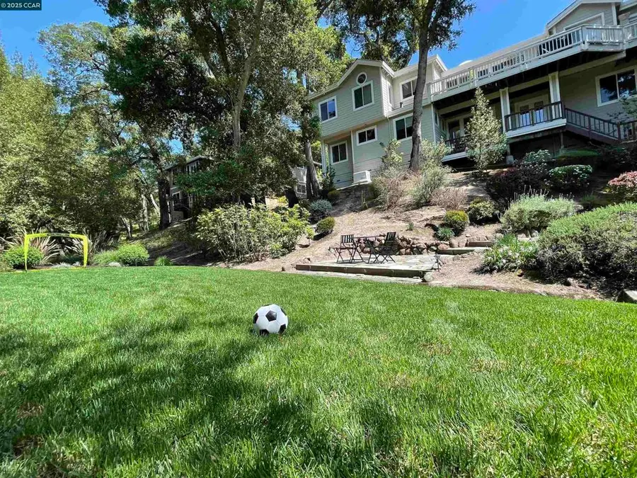 31 Merrill Cir S, Moraga, CA 94556 - Image #2