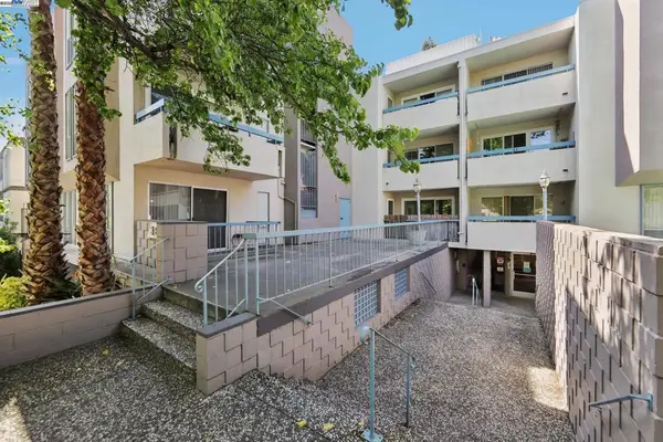 385 Jayne Avenue #205, Oakland, CA 94610