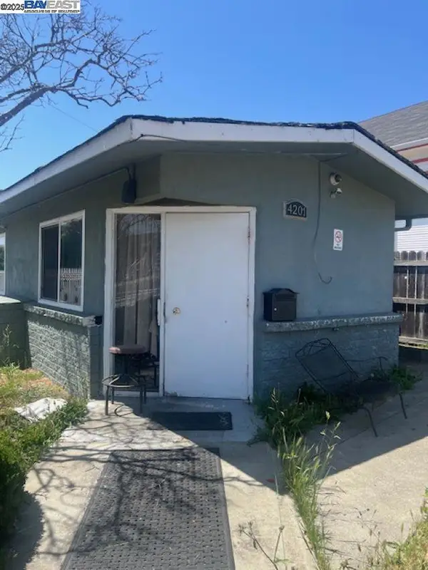 4201 West St, Oakland, CA 94608