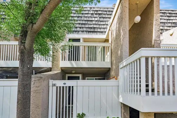 675 Sharon Park Dr #245, Menlo Park, CA 94025