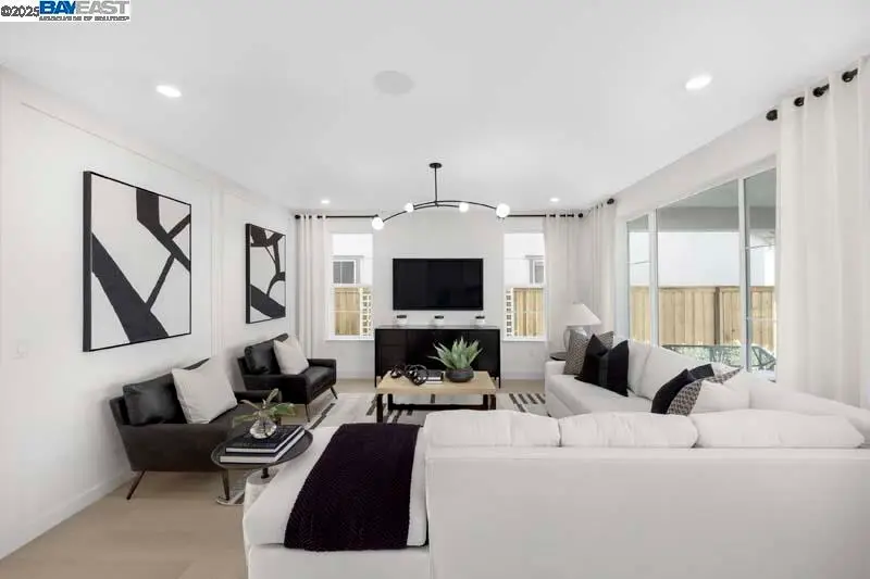 515 E Fiorino Street, Mountain House, CA 95391 - Image #2