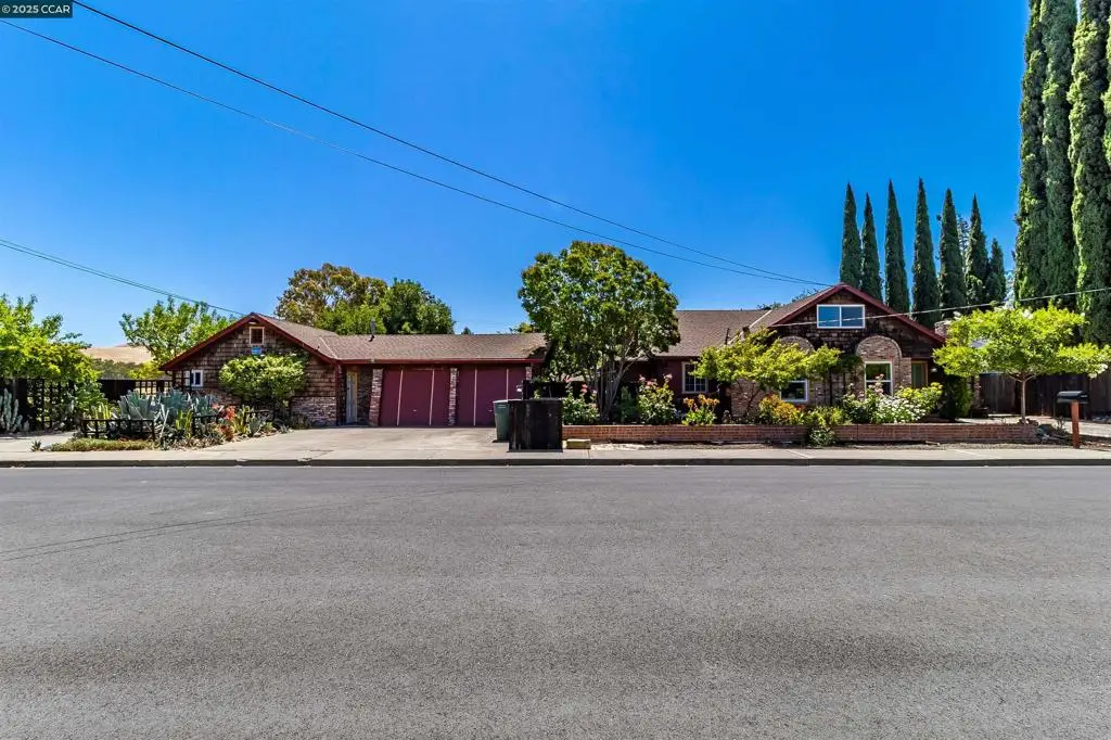 1878 Denkinger Rd, Concord, CA 94521 - Image #1