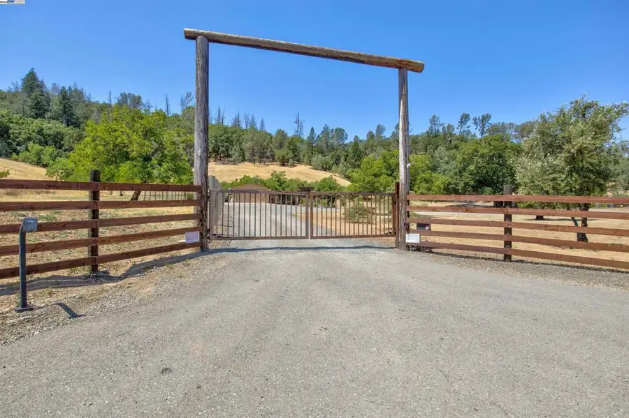 5281 Chiles Pope Valley Rd, Saint Helena, CA 94574 - Image #2