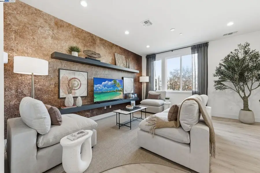 1660 Clement Avenue, Alameda, CA 94501 - Image #2