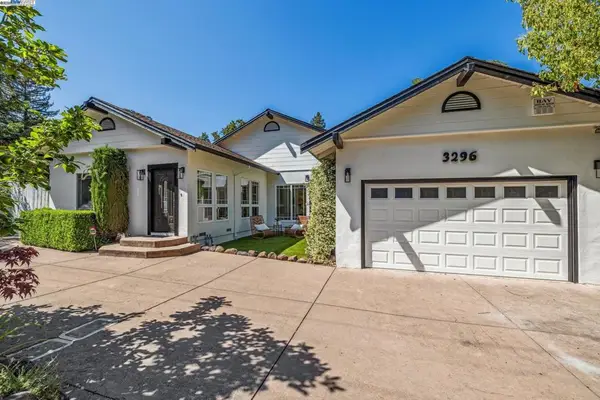 3296 Walnut Ln, Lafayette, CA 94549