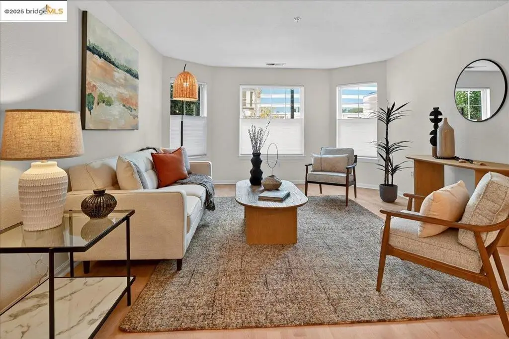 555 10th St #113, Oakland, CA 94607 - Image #1