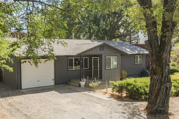 395 Masonic Ln, Weaverville, CA 96093