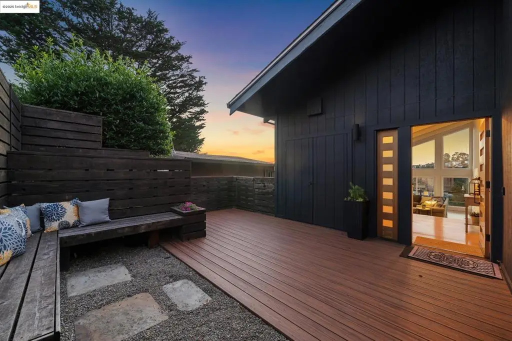 58 Villanova Dr, Oakland, CA 94611 - Image #1