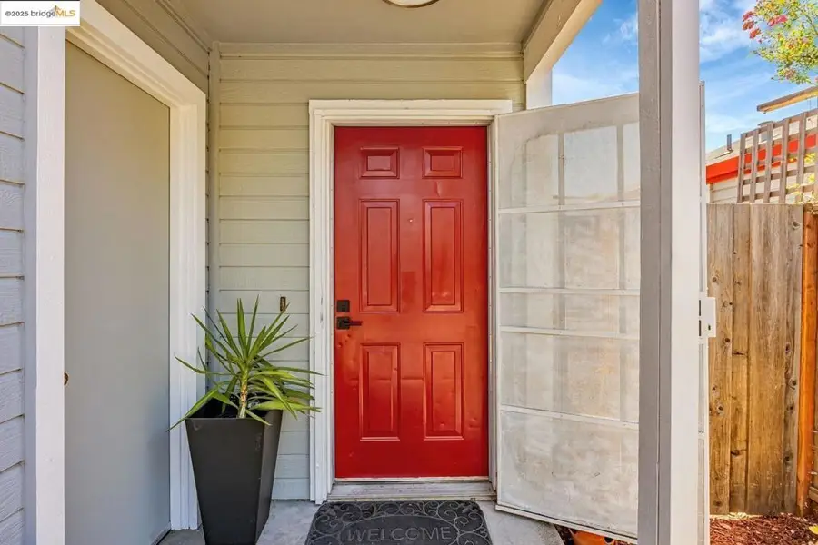 16 Town Sq Pl, Oakland, CA 94603 - Image #3