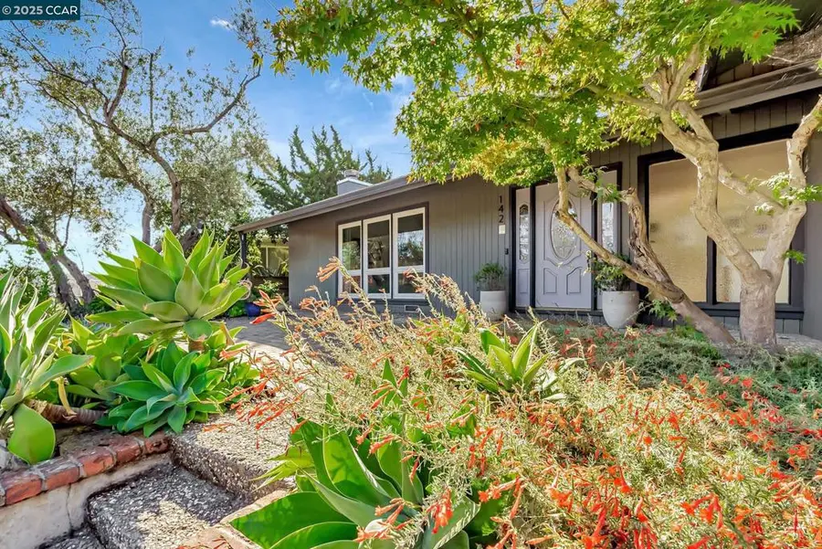 142 Sequoyah View Dr, Oakland, CA 94605 - Image #2