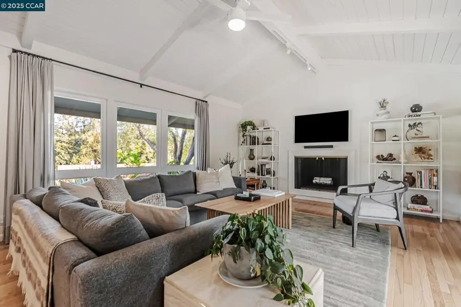 142 Sequoyah View Dr, Oakland, CA 94605 - Image #3