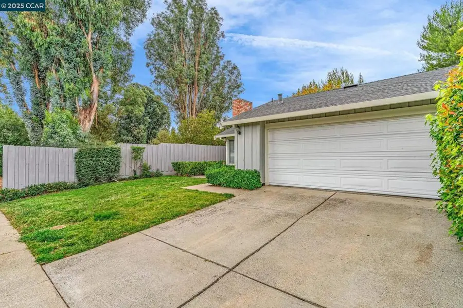 996 Coral Ridge Cir, Rodeo, CA 94572 - Image #3