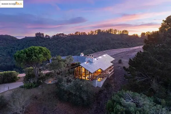 100 Tres Mesas, Orinda, CA 94563