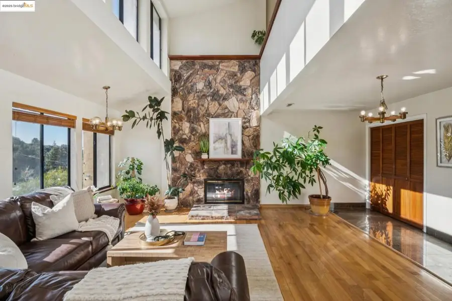 9090 Castlewood St, Oakland, CA 94605 - Image #2