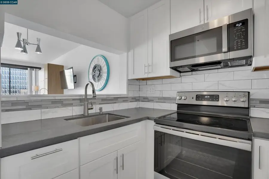 300 3rd St #1203, San Francisco, CA 94107 - Image #3