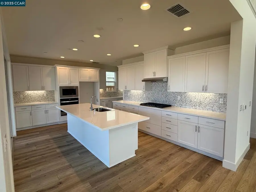 17048 Aldergrove Court, Lathrop, CA 95330 - Image #2