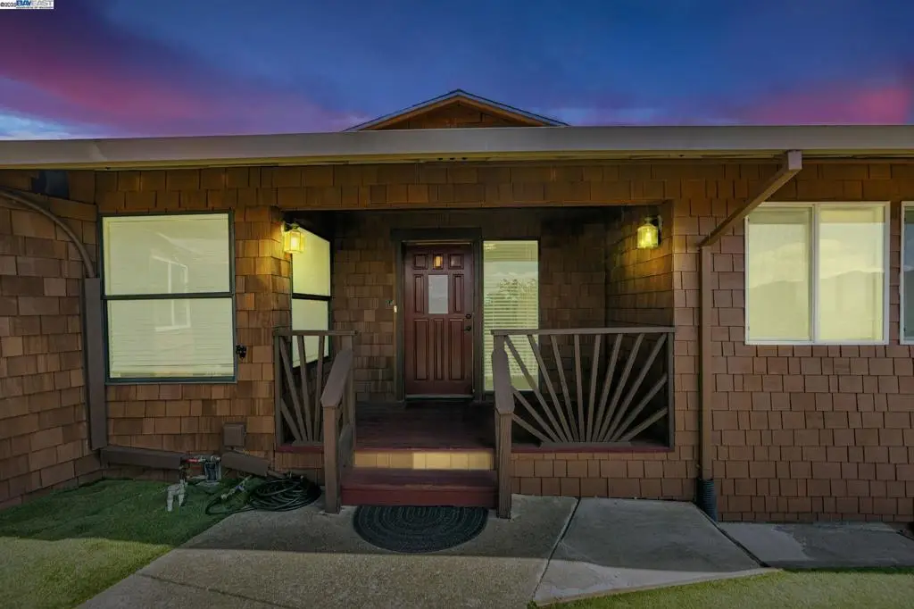 90 Robinhood Dr, Novato, CA 94945 - Image #1