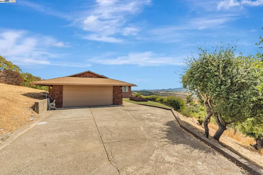 90 Robinhood Dr, Novato, CA 94945 - Image #3