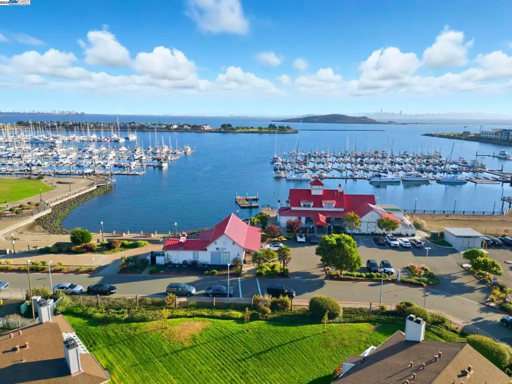 160 Schooner Ct, Richmond, CA 94804 - Image #1