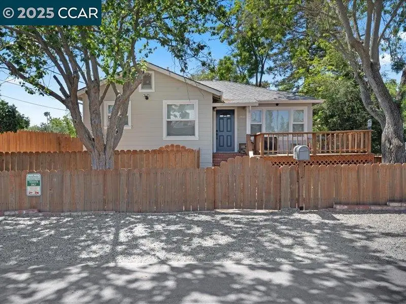2910 Almond St, Martinez, CA 94553 - Image #2