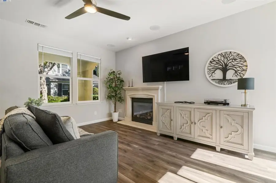 215 W Santa Cruz Way, Mountain House, CA 95391 - Image #3