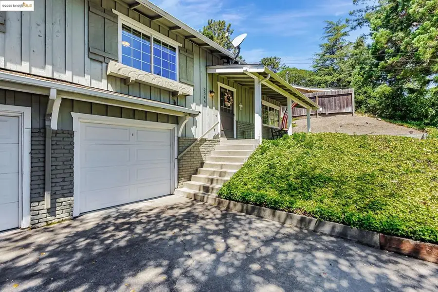 2050 Donald Dr, Moraga, CA 94556 - Image #3