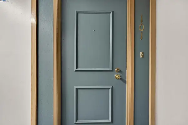 310 N Civic Dr #101, Walnut Creek, CA 94596