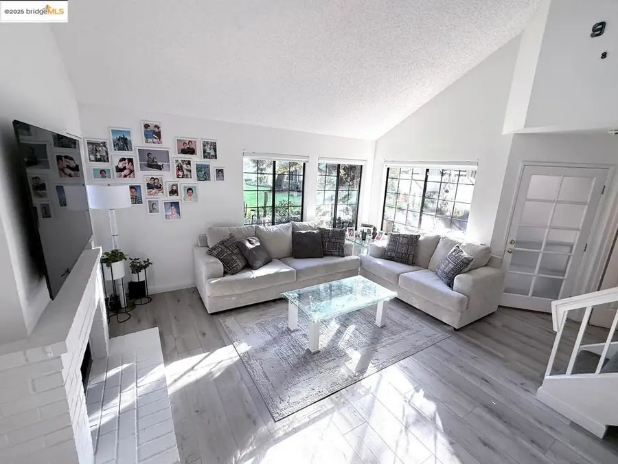 2561 Yerba Bank Ct, San Jose, CA 95121 - Image #2