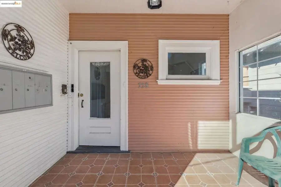 558 58th St, Oakland, CA 94609 - #2