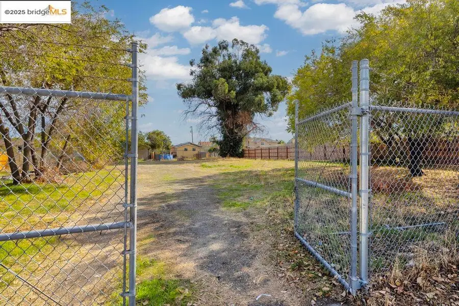 64 S Bella Monte Ave, Bay Point, CA 94565 - Image #2