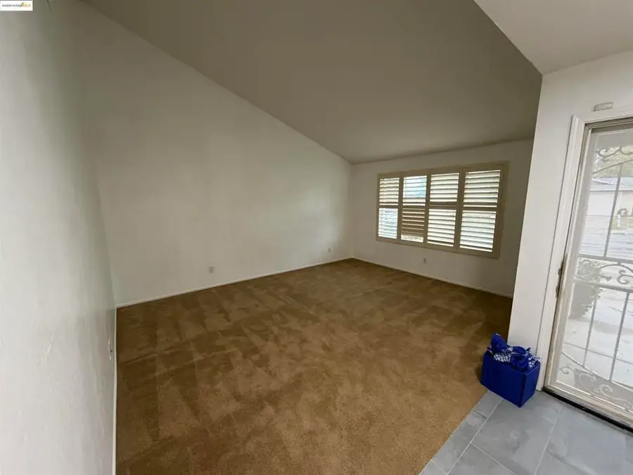 2208 Hamlin Dr, Antioch, CA 94509 - Image #2