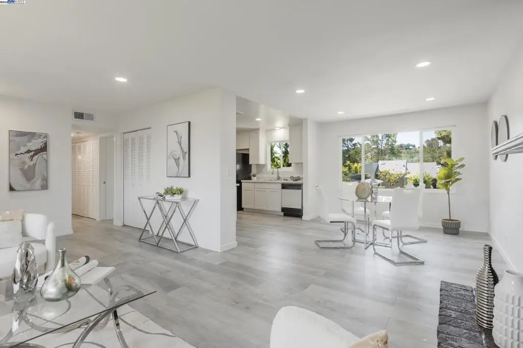 1965 Ascot Dr #6, Moraga, CA 94556 - Image #1