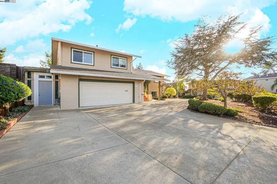 27956 Edgecliff Way, Hayward, CA 94542 - Image #2