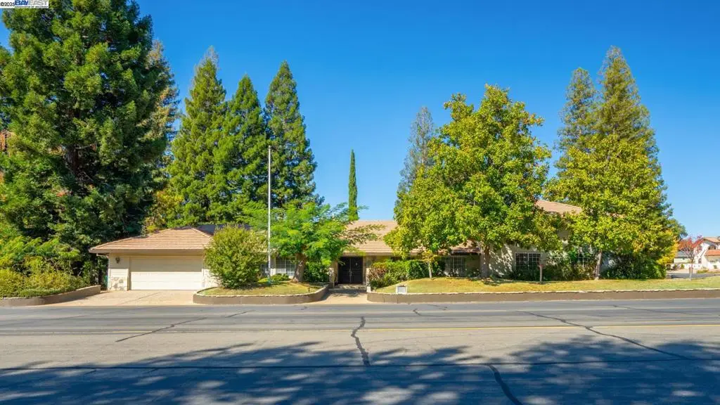 3208 Bonanza Dr, Cameron Park, CA 95682 - Image #1
