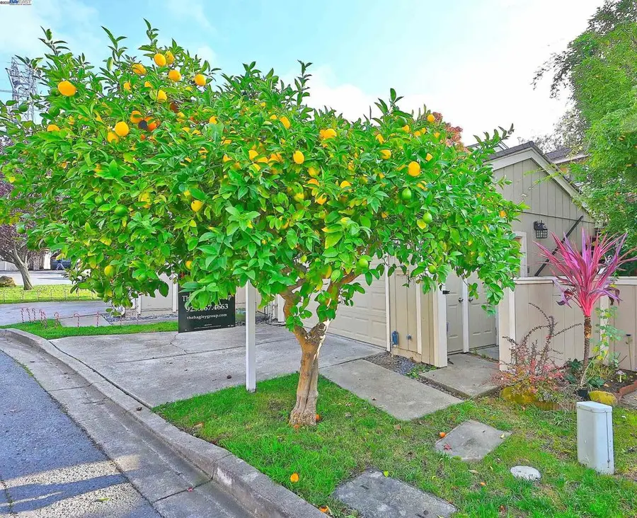 405 Thistle Cir, Martinez, CA 94553 - Image #2