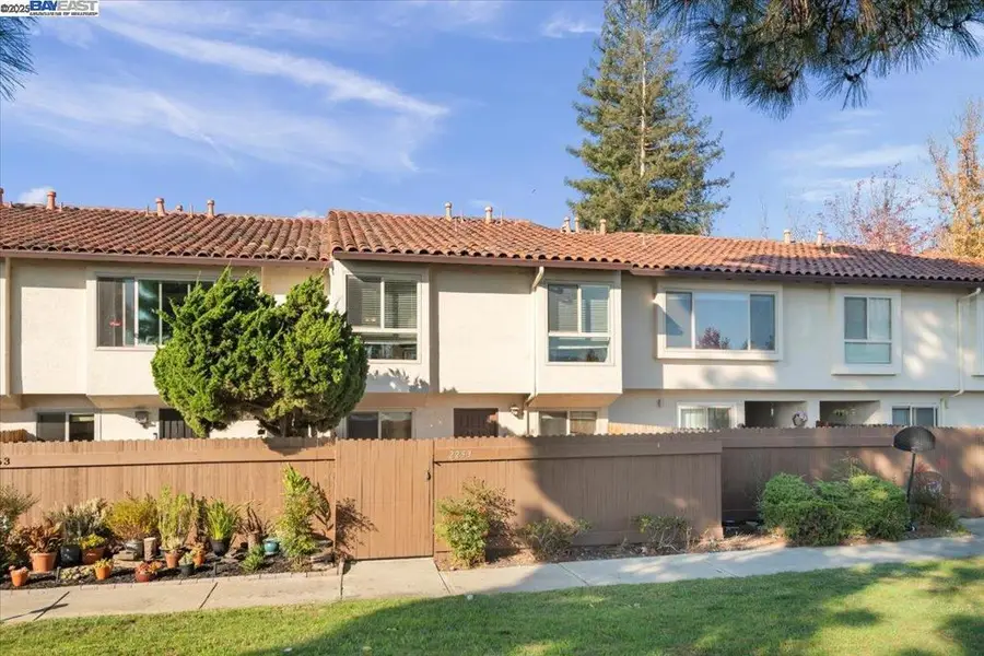 2253 Kalenda Cmn, Fremont, CA 94539 - Image #2