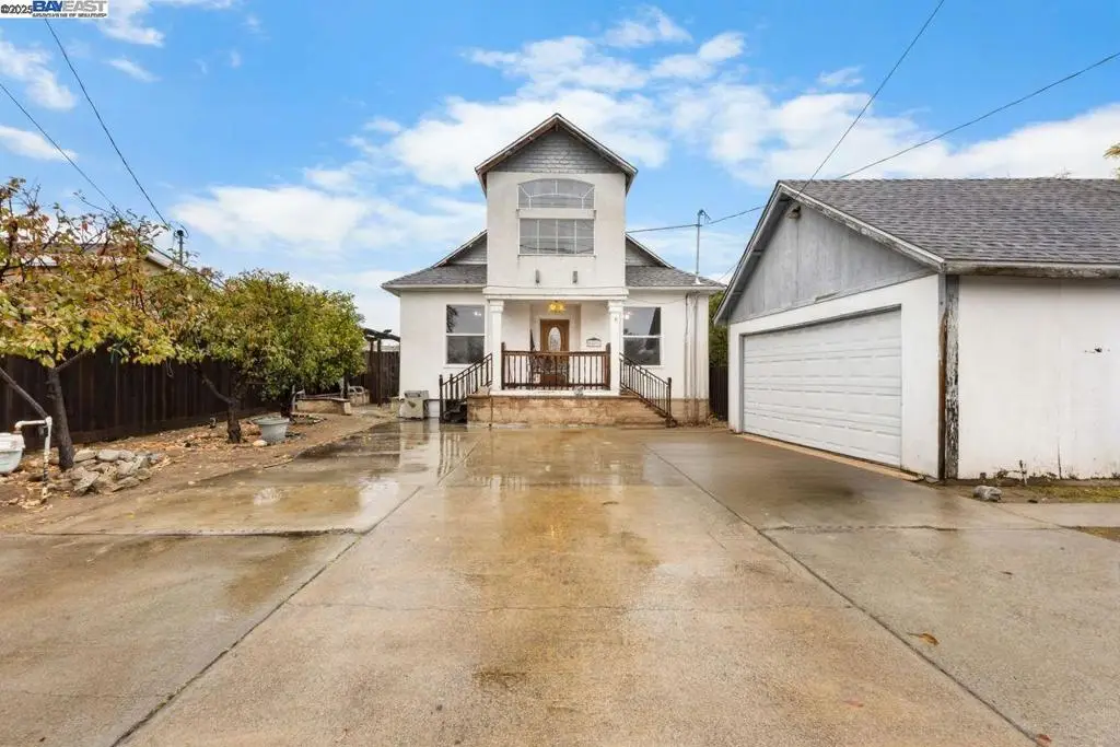 2421 W Rumble Rd, Modesto, CA 95350 - #1