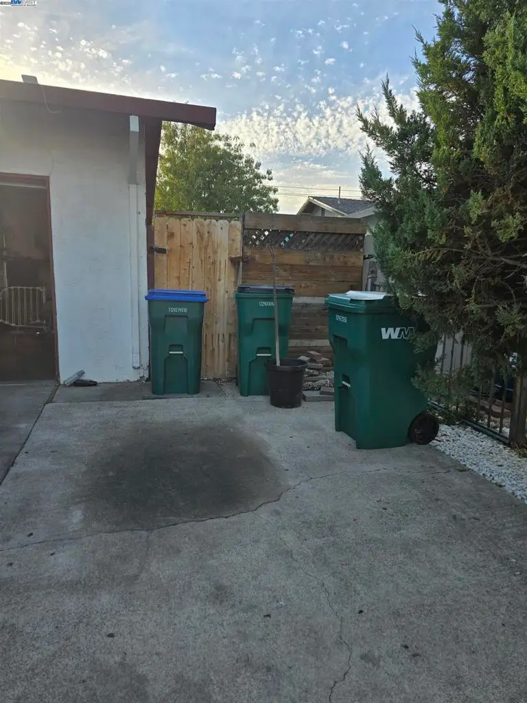6933 Kermit Ln, Stockton, CA 95207 - Image #2