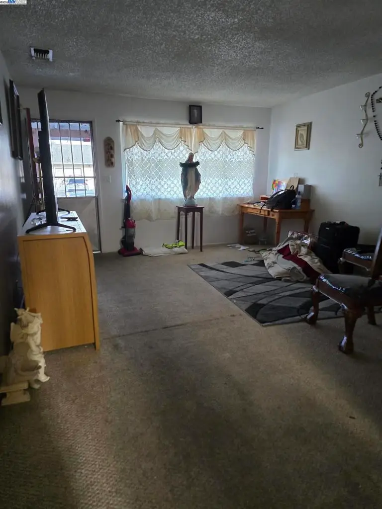 6933 Kermit Ln, Stockton, CA 95207 - Image #3