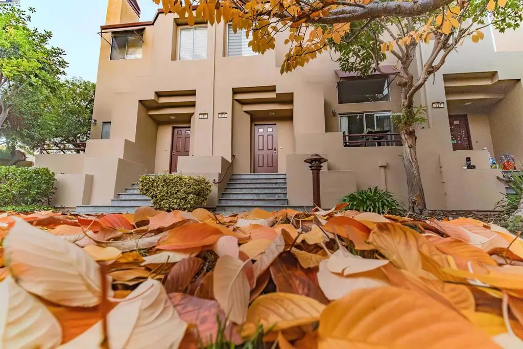 219 Commons Ln, Foster City, CA 94404 - Image #1