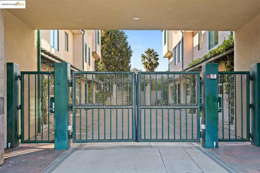 6555 6555 Shattuck Avenue, Oakland, CA 94609 - #3