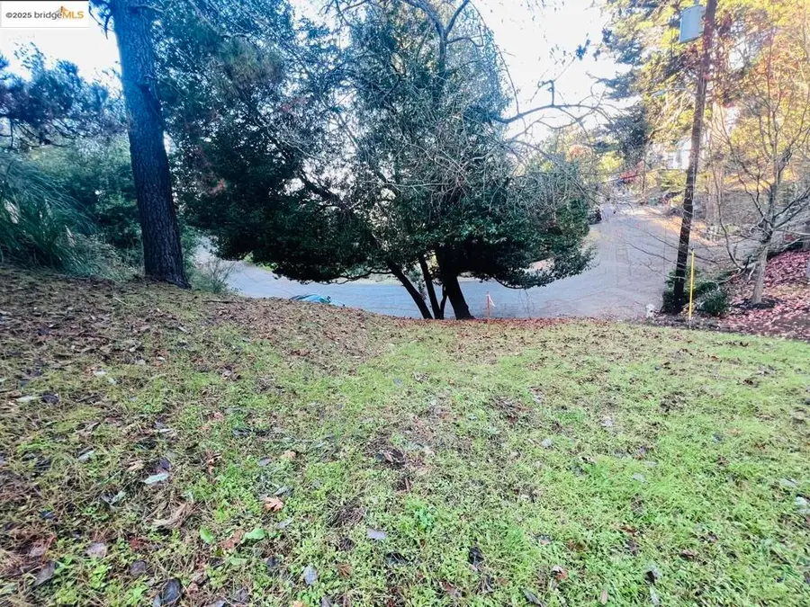 6622 Exeter Dr, Oakland, CA 94611 - Image #2