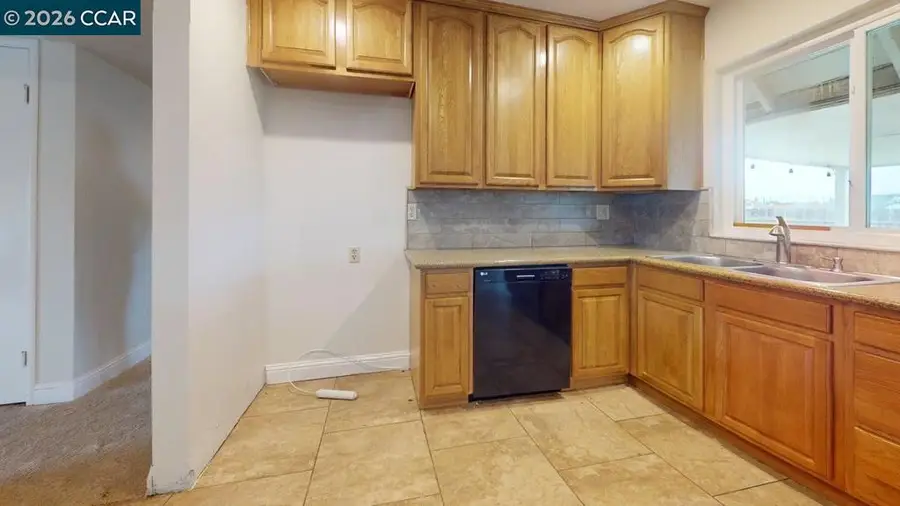 1015 Tenaya Ct, Manteca, CA 95337 - Image #3