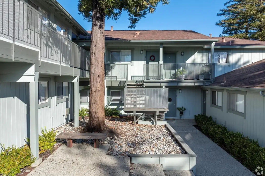 900 Alvarez Ave, Pinole, CA 94564 - Image #1