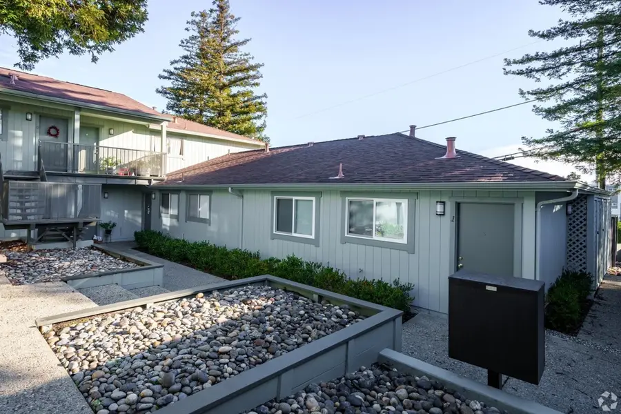 900 Alvarez Ave, Pinole, CA 94564 - Image #2