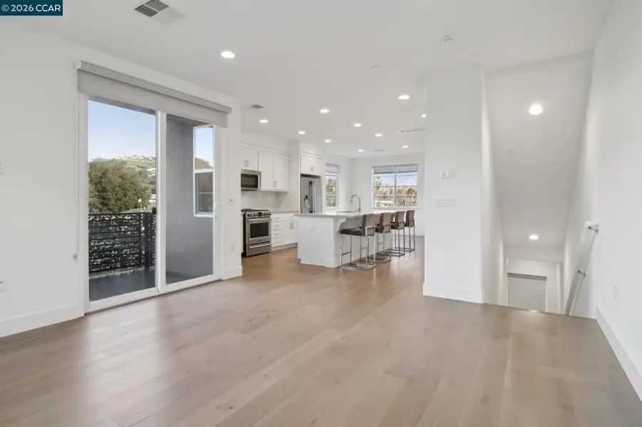 257 Bolt Ct, Hayward, CA 94544 - Image #2